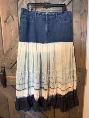 Upcycled Lee Mid-rise Denim Waist Ombre Maxi Skirt in Blue and White Size 16